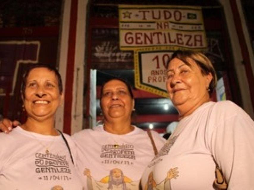 Tres de las hijas de José Datrino, quien luego más tarde se convirtió en Profeta Gentileza. A la derecha, Maria Alice.