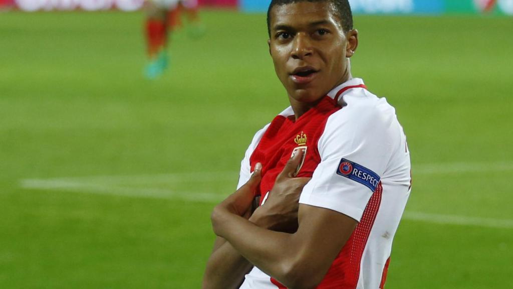 Mbappe, con su característica celebración, en un partido con el Mónaco la pasada temporada.