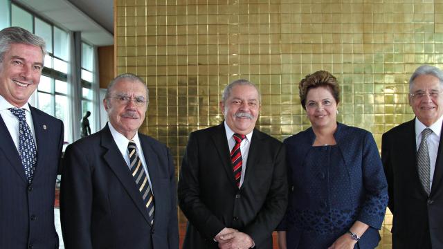 Fotografía de los cinco últimos presidentes de Brasil: de izquierda a derecha, Fernando Collor de Mello (1990-1992); José Sarney (1985-1990), Luiz Inácio Lula da Silva (2003-2010), Dilma Rousseff (2011-2016) y Fernando Henrique Cardoso (1995-2002).
