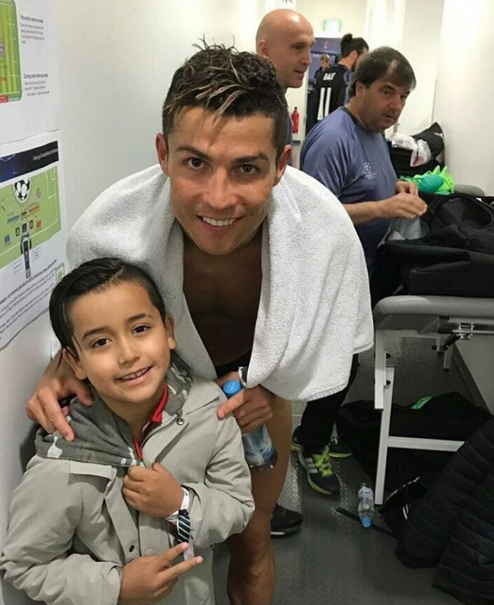 El hijo de Vidal, loco con las estrellas del Madrid