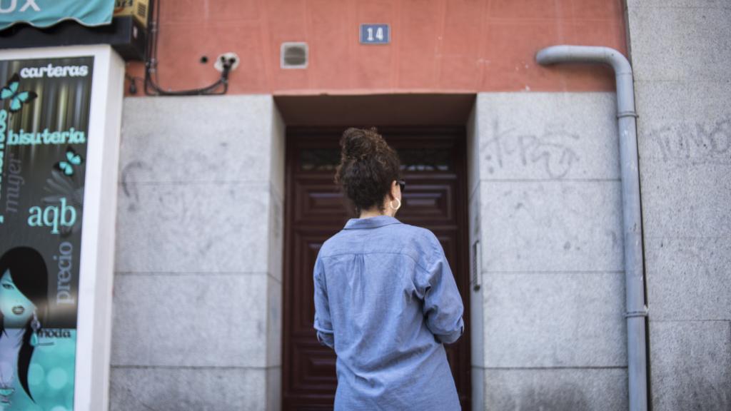 Bárbara, justo antes de entrar en su casa, el 14 de Tirso.