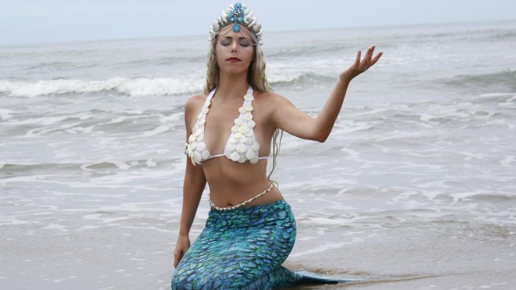 Mirella Ferraz afirma sentirse sirena desde que nació, y ahora ejerce como profesional.