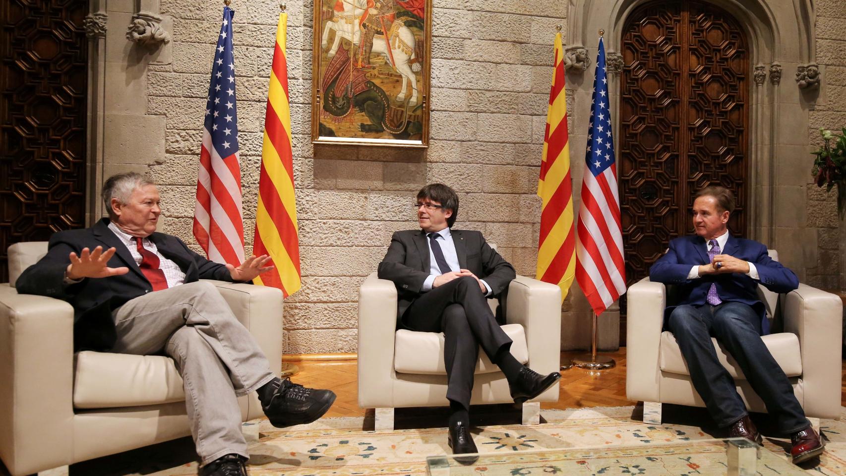 El congresista californiano Dana Rohrabacher y Carles Puigdemont, en su encuentro en Barcelona.