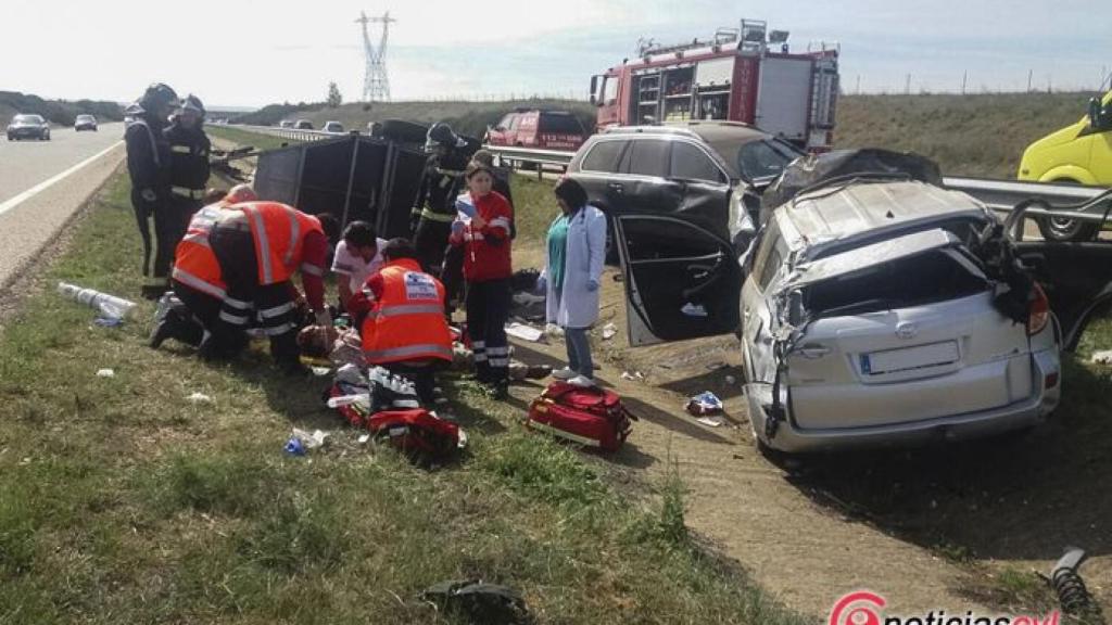 Leon-accidente-trafico-villmanan-ambulancia