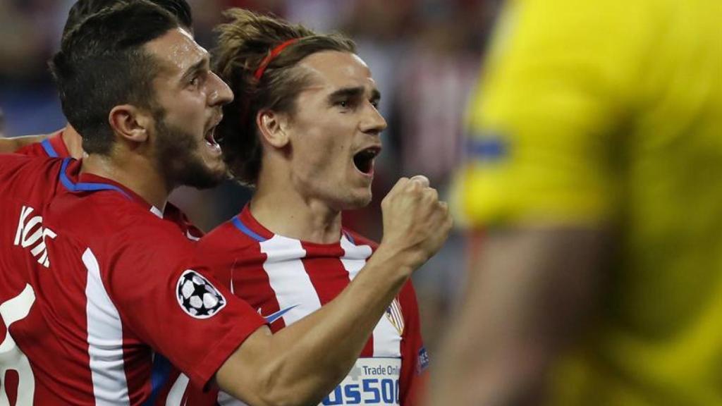 Koke y Griezmann celebran un gol con el Atlético.