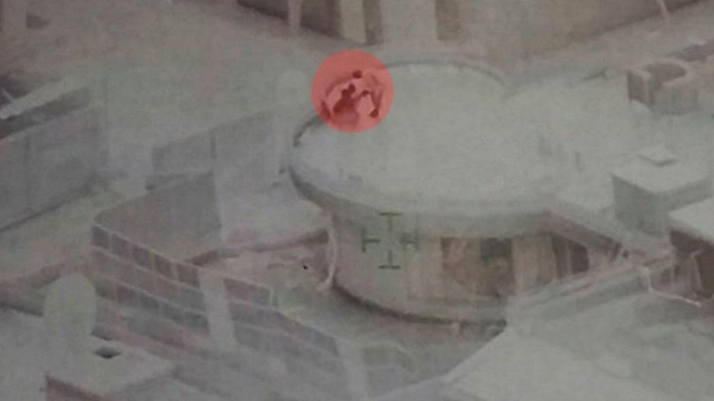 El informe data la primera presencia de terroristas en el tejado a las 18.46.