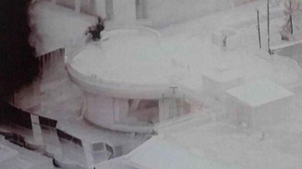 Uno de los terroristas fue abatido a consecuencia de disparos de francotiradores.