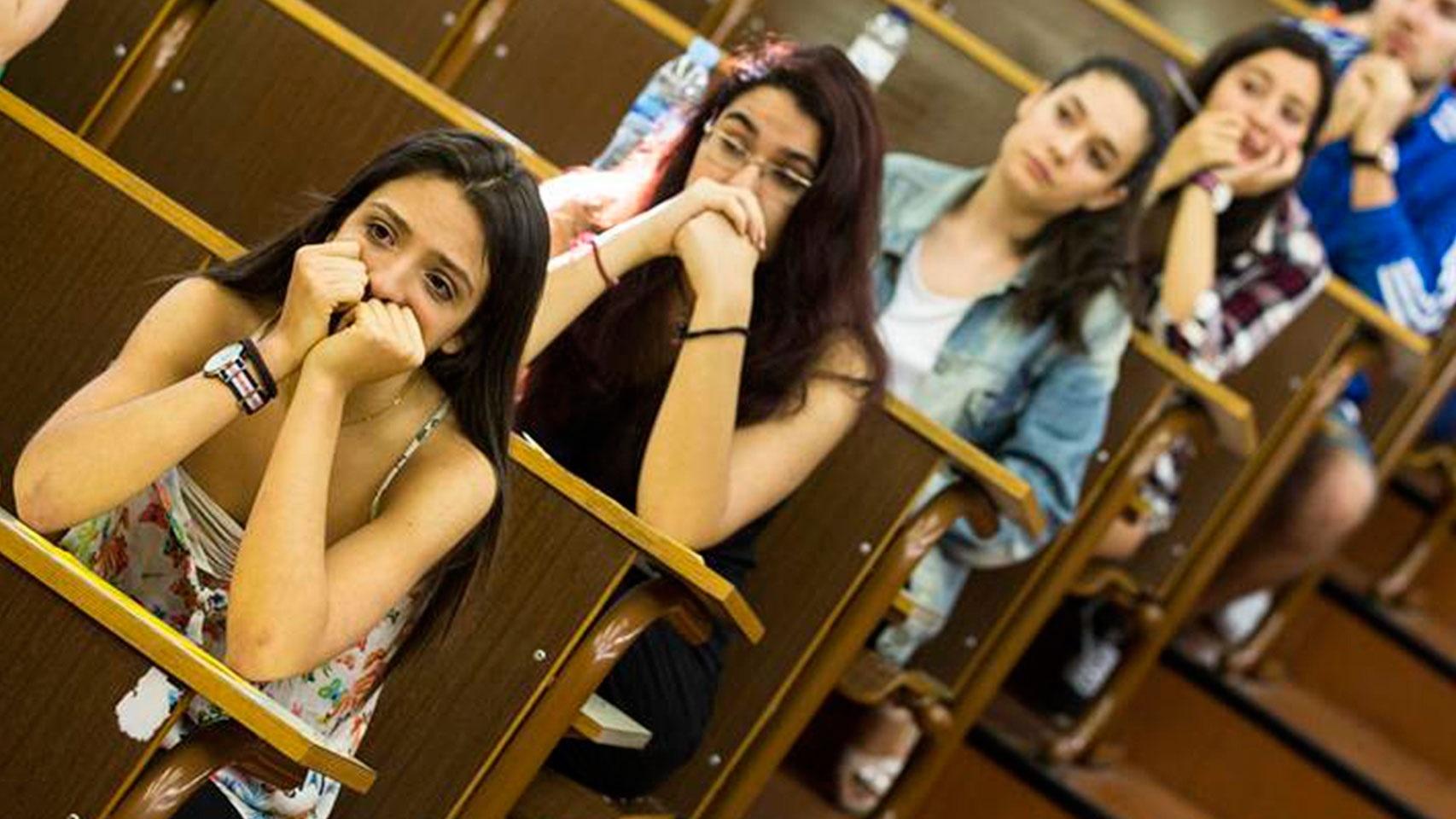 Alumnos durante el último examen de Selectividad.