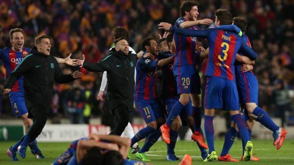 Los jugadores del Barcelona celebran la remontada ante el PSG.
