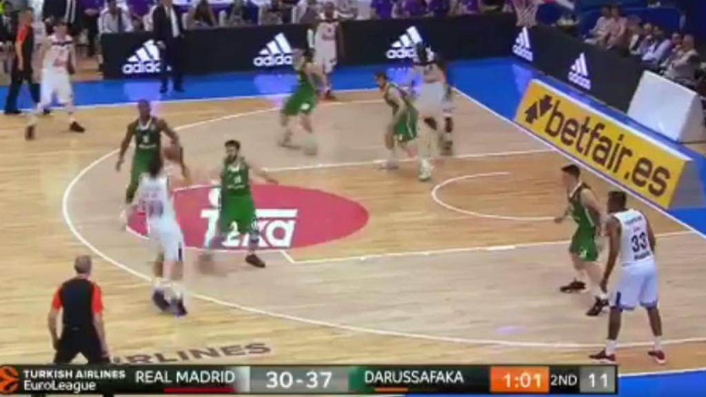 Llull mandarina contra Darussafaka. Foto: @euroleague