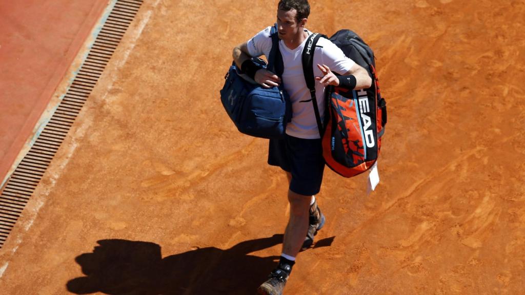 Murray, abandonando la pista tras perder con Ramos.