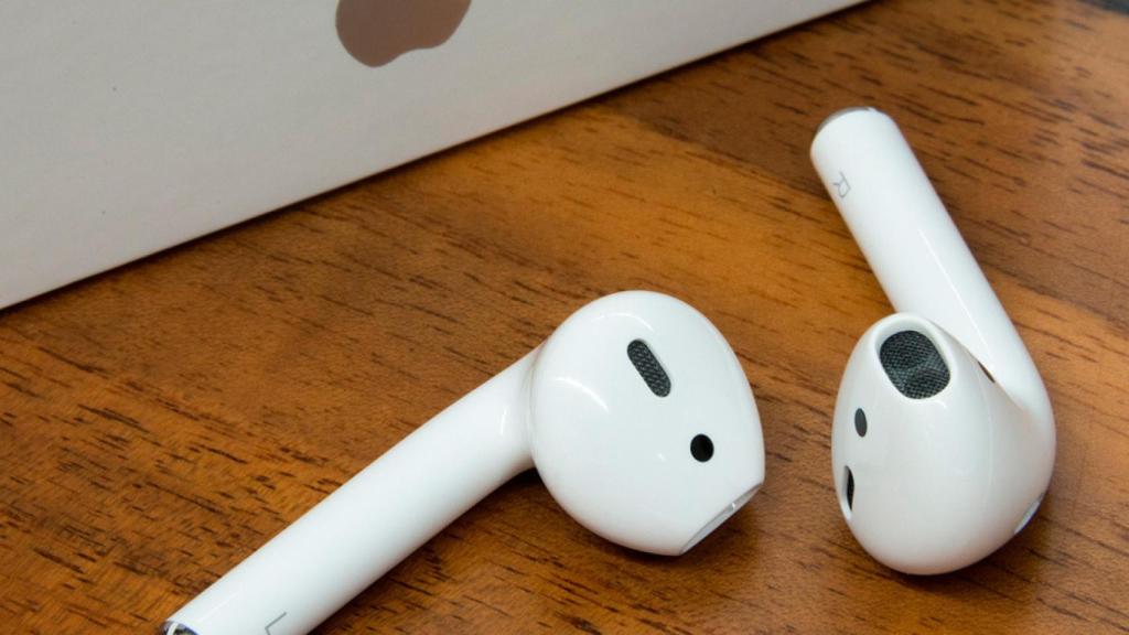 AirPods de segunda generación.