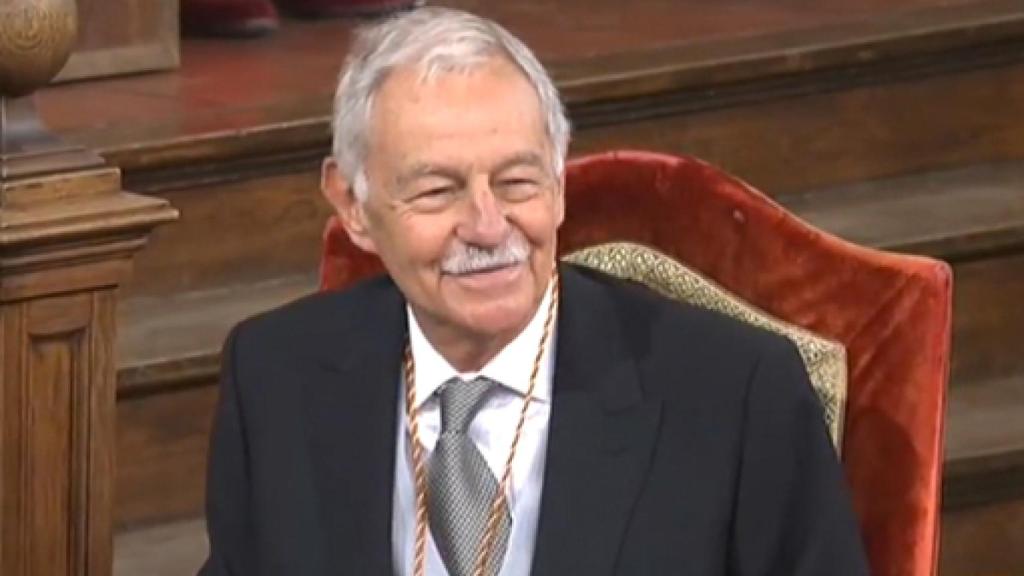 Image: Eduardo Mendoza, de profesión, sus labores