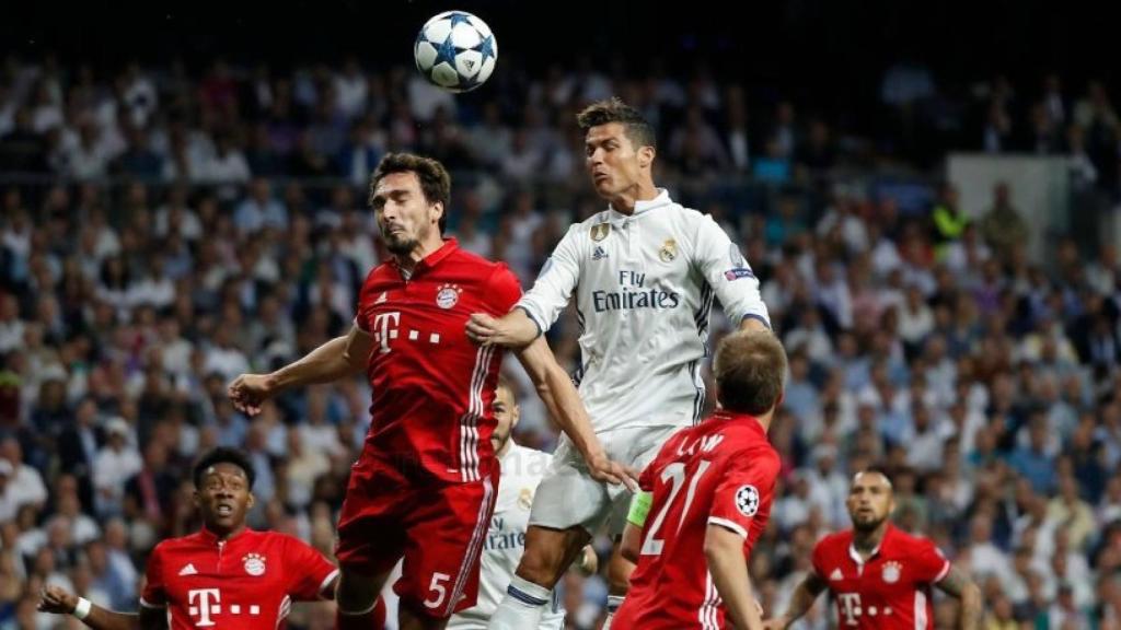 Cristiano remata de cabeza