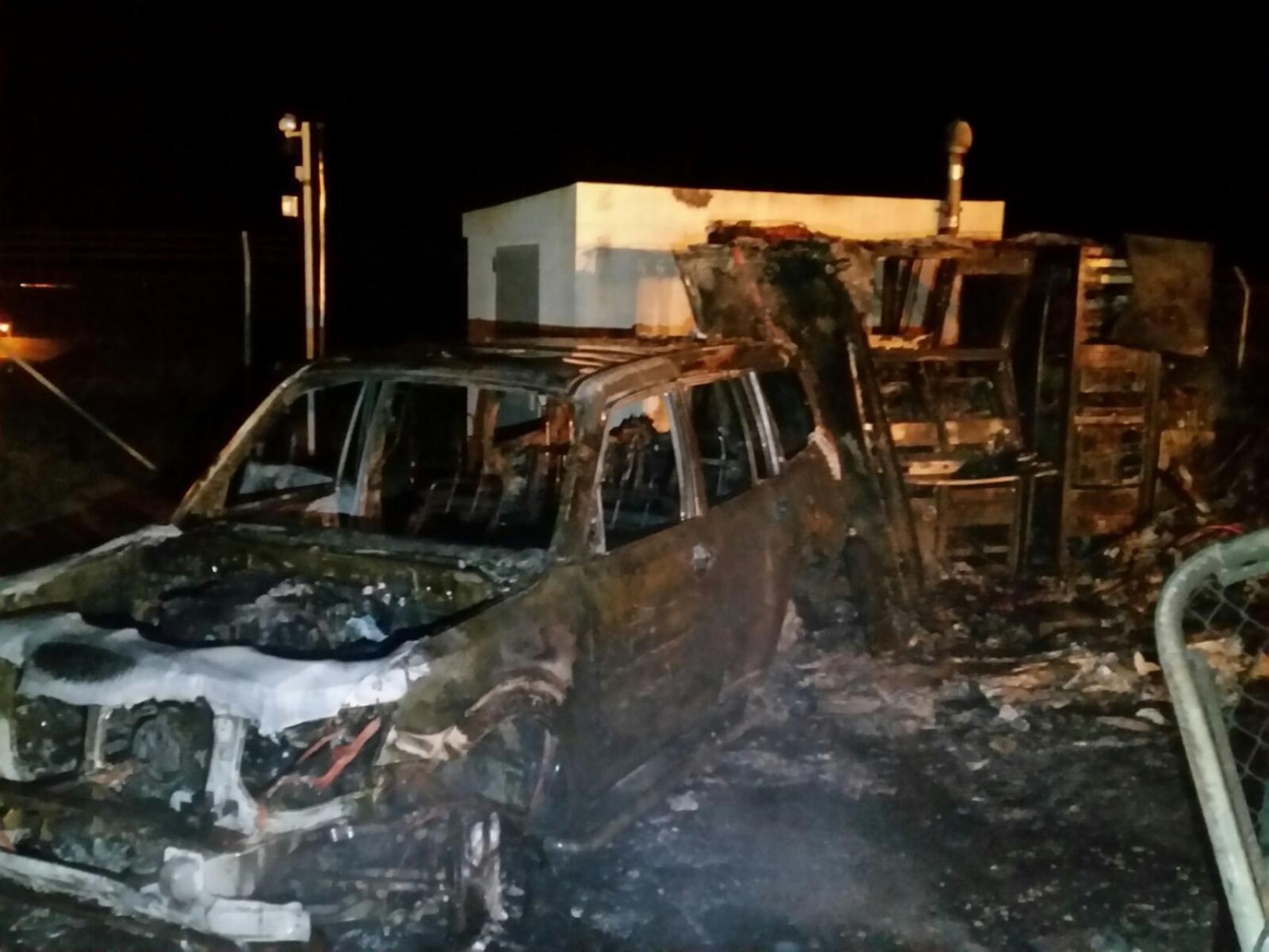 Centro de control de Conil incendiado el 12 de diciembre de 2015.