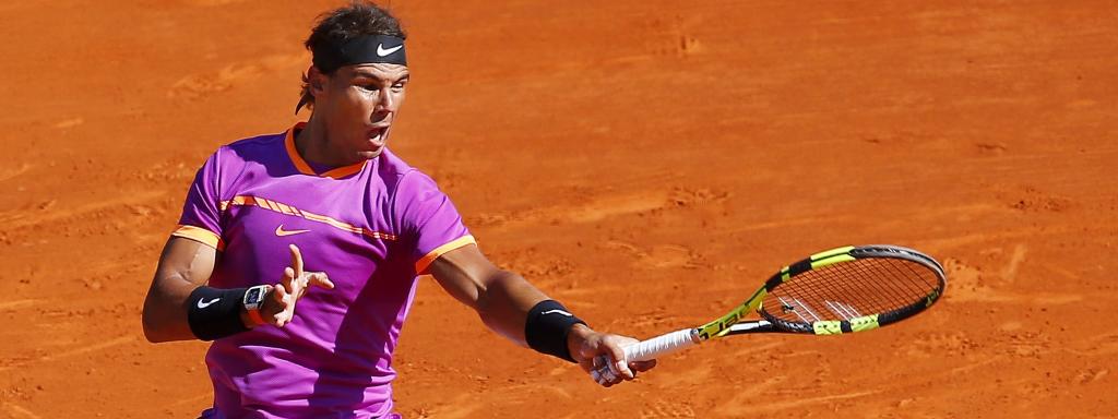 Nadal, golpeando con el drive ante Zverev.