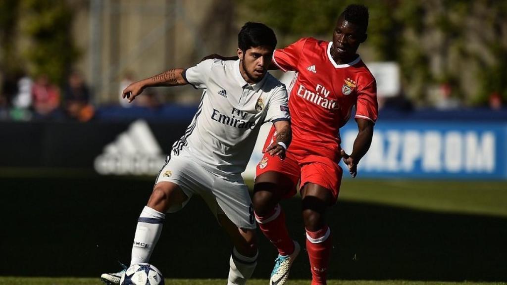 El Juvenil A frente al Benfica. Foto: Twitter (@UEFAYouthLeague)