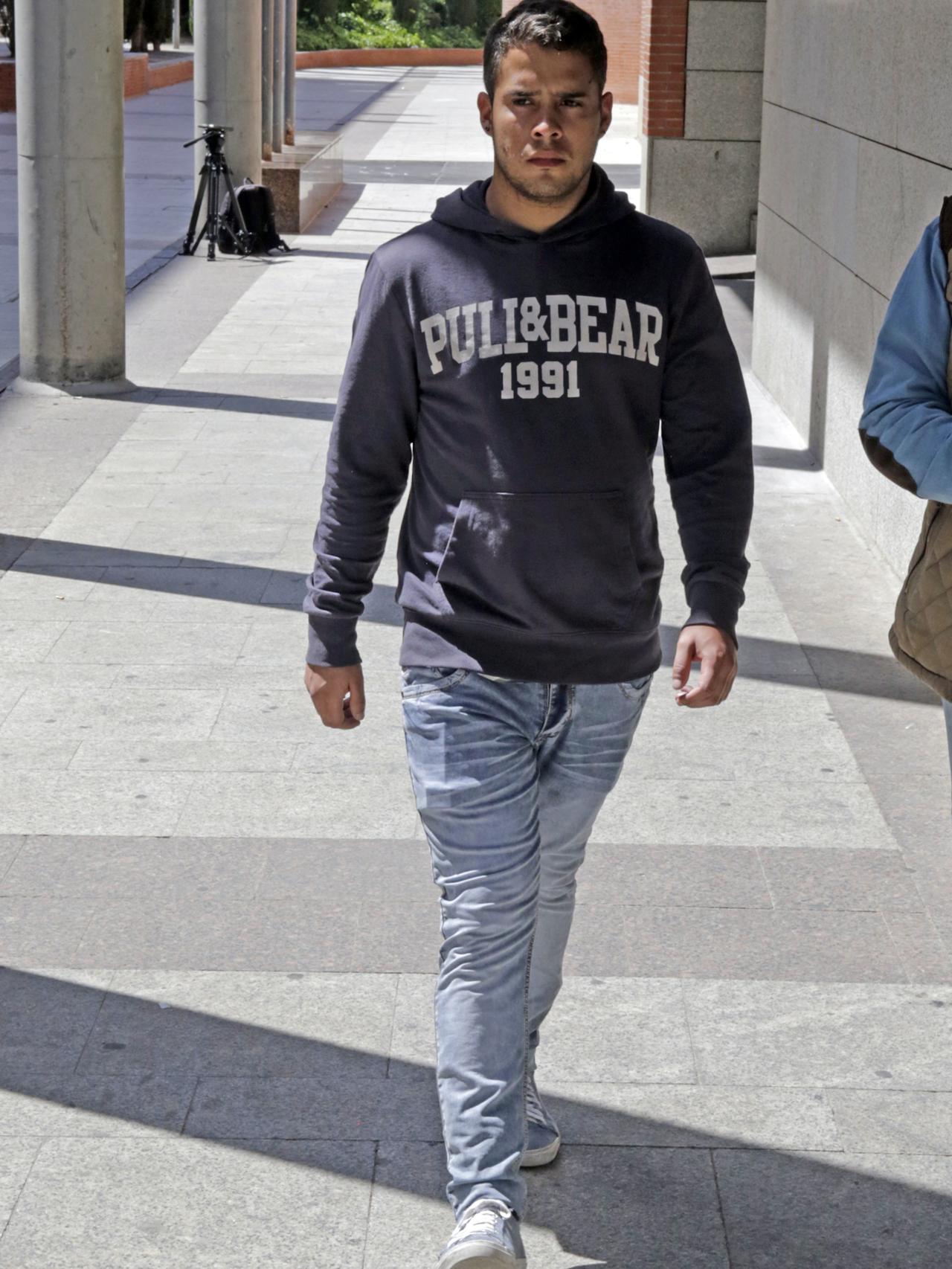 José Fernando entrando en los juzgados.