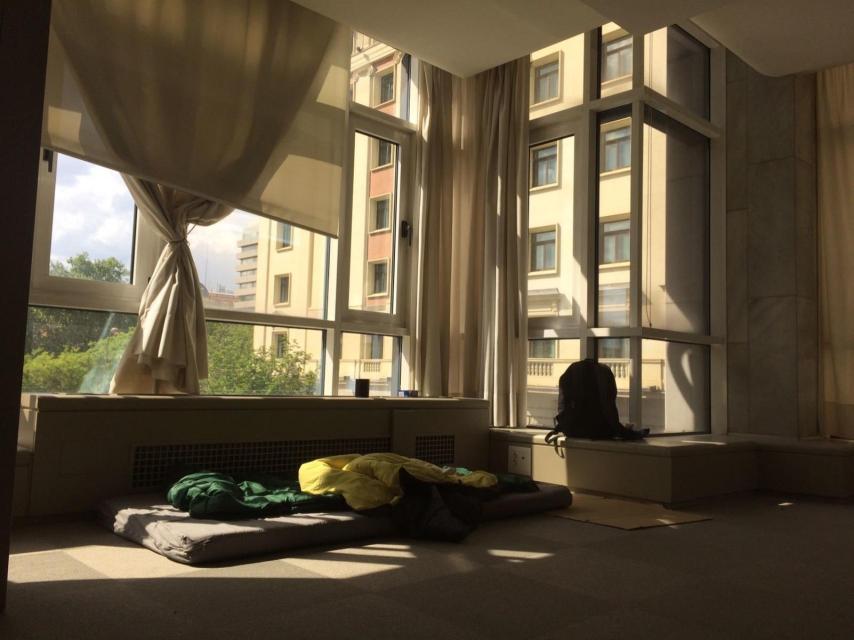 Una habitación improvisada en la vieja sede de Banco Madrid.