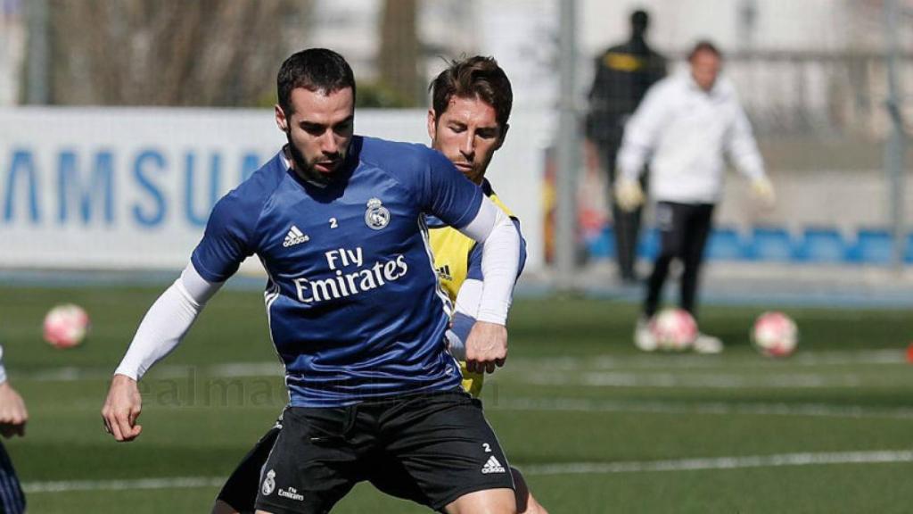 Ramos se la intenta quitar a Carvajal