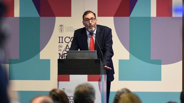 El juez Eloy Velasco en una mesa redonda.