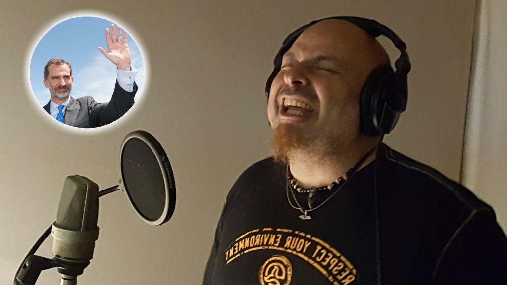Francesc Rivera, en el estudio de grabación, con Felipe VI siempre presente.
