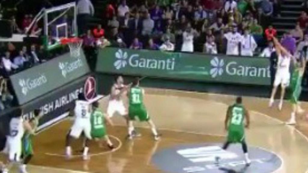 Carroll anota ante Darussafaka