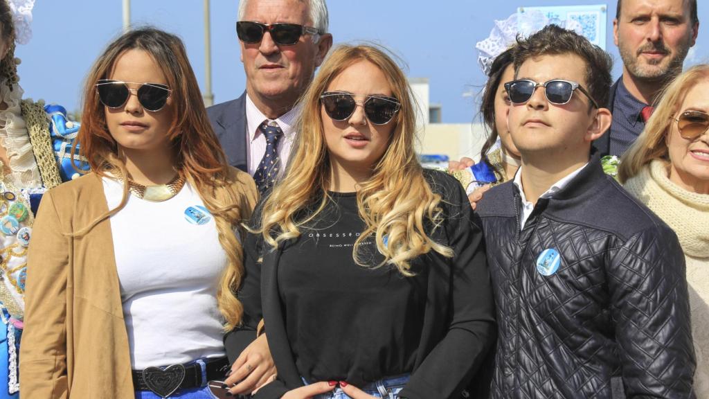 Gloria Camila, Rocío Flores y David Flores.