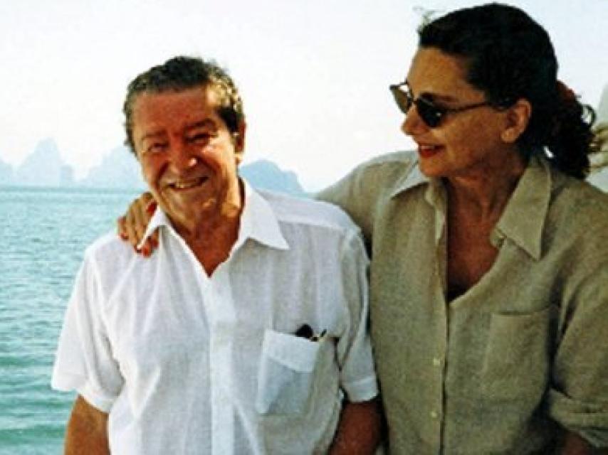 El marqués fallecido junto a Bárbara.
