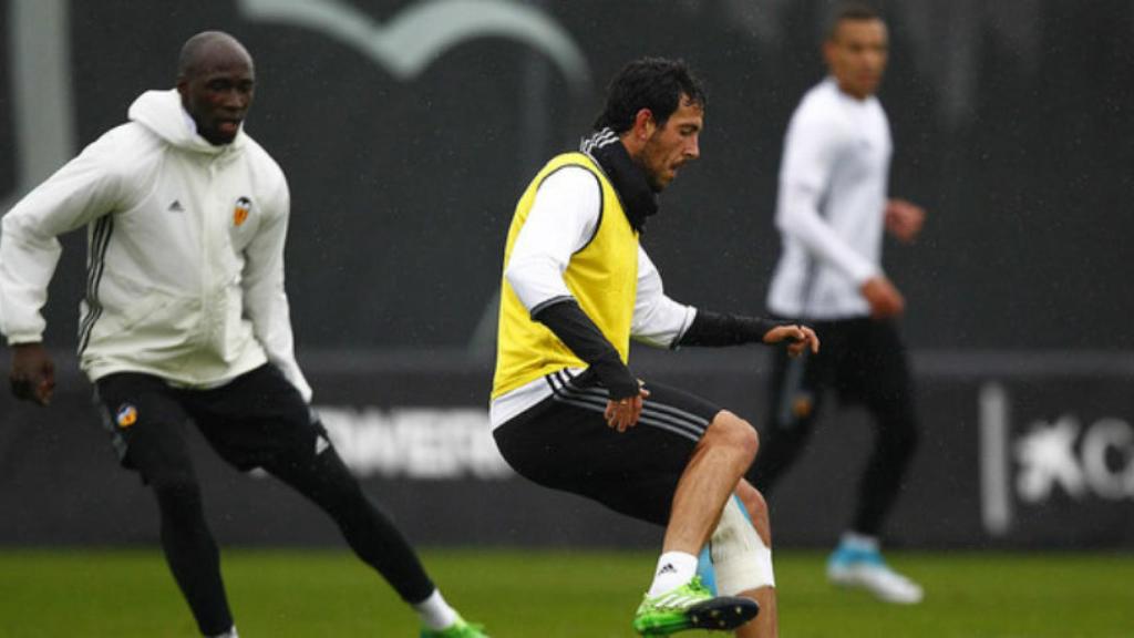 Los jugadores del Valencia entrenan antes de enfrentarse al Madrid. Foto. valenciacf.com