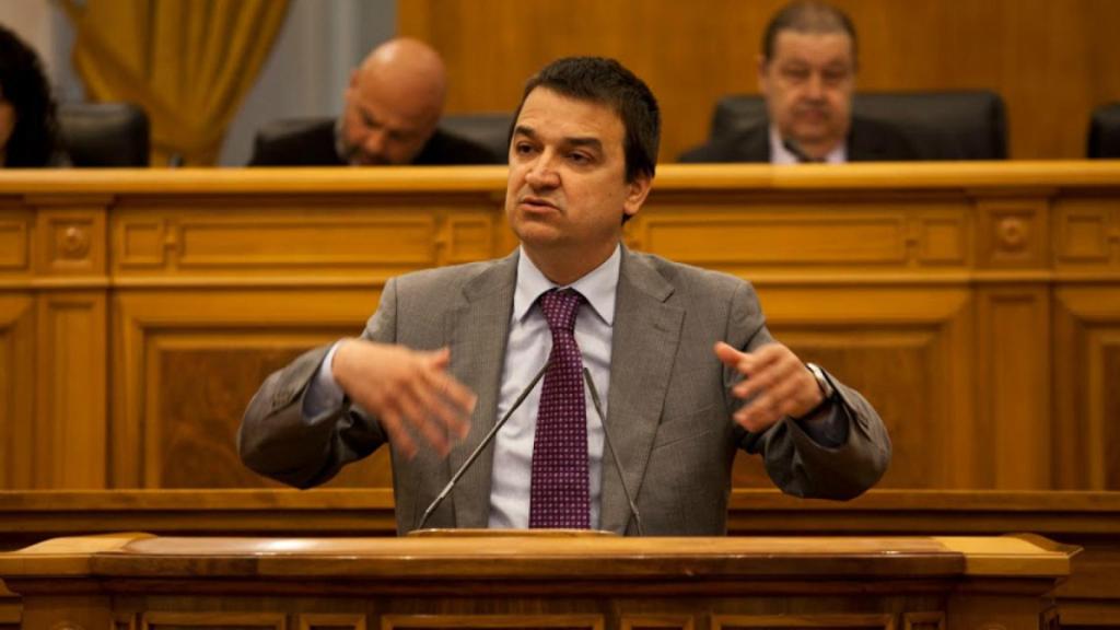 Martínez Arroyo este jueves en la tribuna de las Cortes. Fotos: Héctor Martín