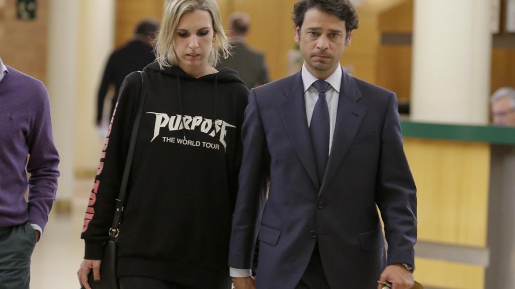 Miguel Palomo Danko y su novia tras la muerte del torero Palomo Linares.