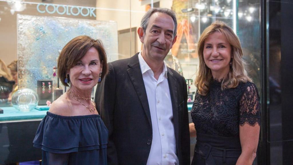 De izda. a dcha. Carmen (administradora), Pedro (socio) y Mar (diseñadora) de Coolook.