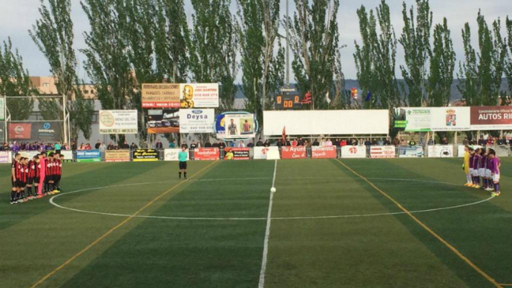 Minuto de silencio en memoria de Xabi Cid en Azuqueca. Foto: CD Azuqueca