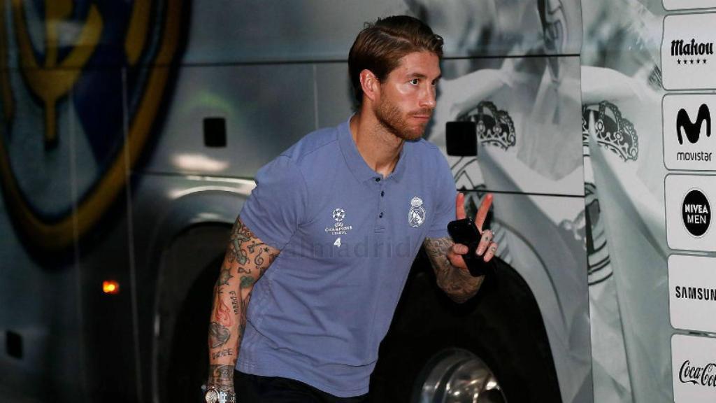 Ramos subiéndose al autobús