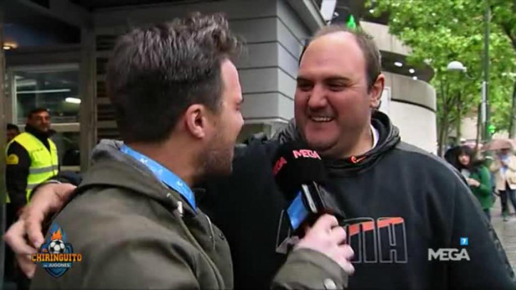 Nacho Peña habla con la afición en la Puerta 55