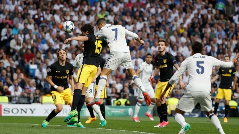 Cristiano marca de cabeza