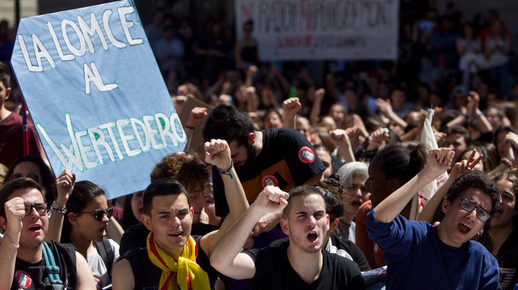 Estudiantes manifestándose contra la LOMCE.