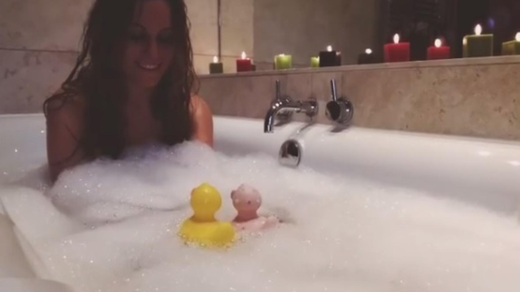 Otros famosos que posaron en la bañera