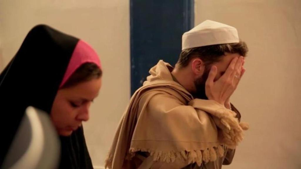 Zahed cursó estudios de teología, psicología y se doctoró en antropología.