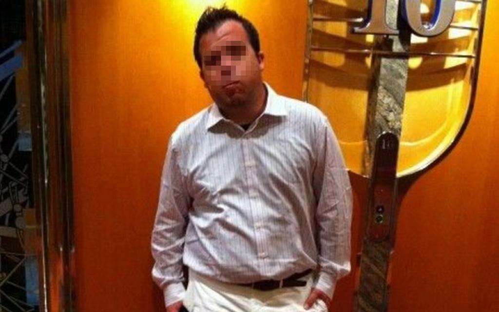 Carlos B. G., de 30 años, es natural de un pueblo malagueño. La Fiscalía pide dos años de cárcel para él.