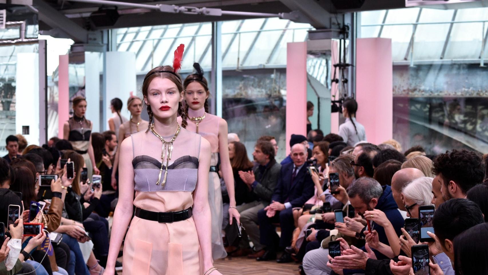 Desfile de la colección Prada Resort 2018. | Foto: Getty Images.