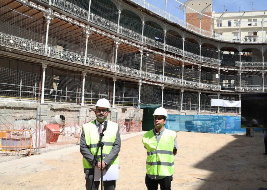 Carlos Sánchez Mato y Jorge García Castaño, en el interior del frontón Beti-Jai.