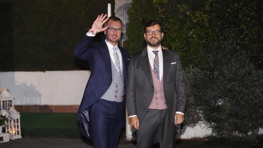 Javier Maroto y su marido, Josema Rodríguez, el día de su boda en Vitoria.