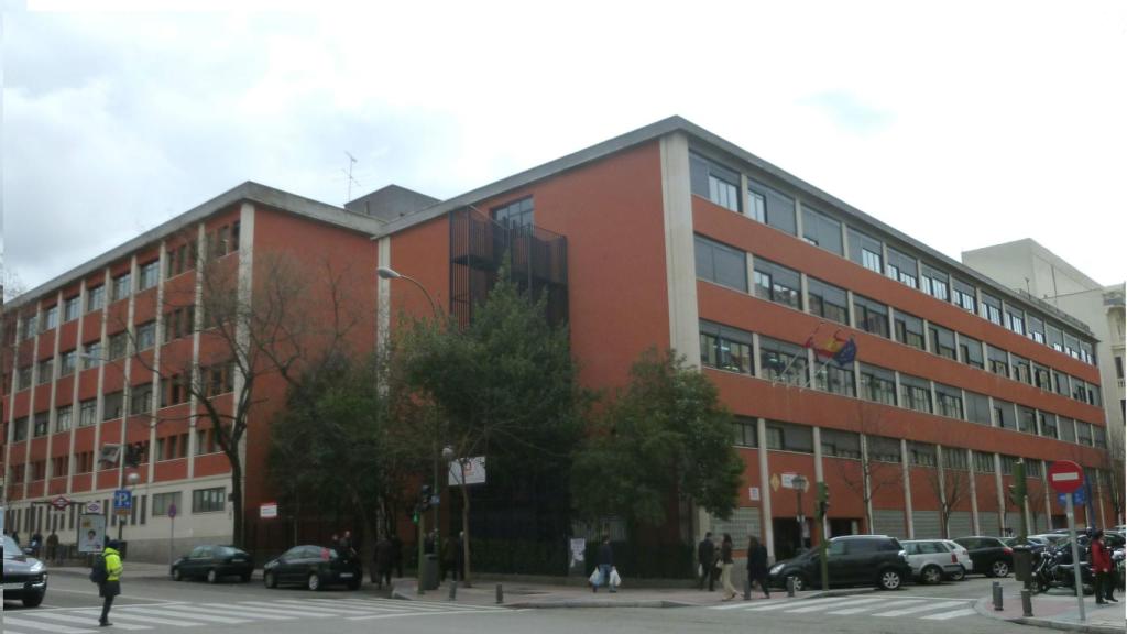 Fachada del instituto Beatriz Galindo, en el que es profesor Alonso Guerrero.