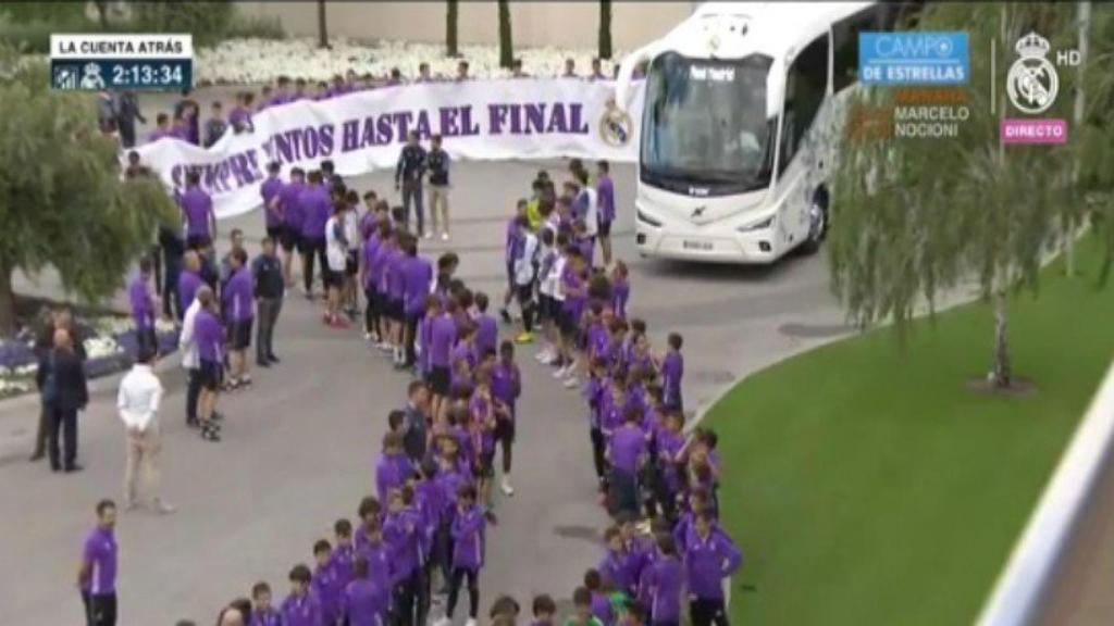 Pancarta de la cantera para animar al primer equipo antes del derbi