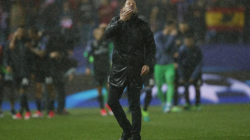 Simeone le pide a su afición que levante la cabeza tras caer eliminado.