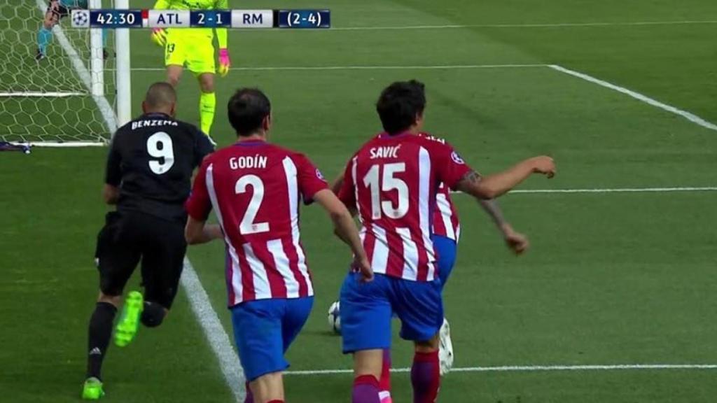 Godín se queda atrás