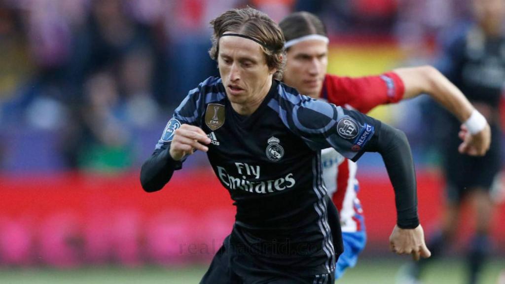 Modric, con el esférico en el Calderón