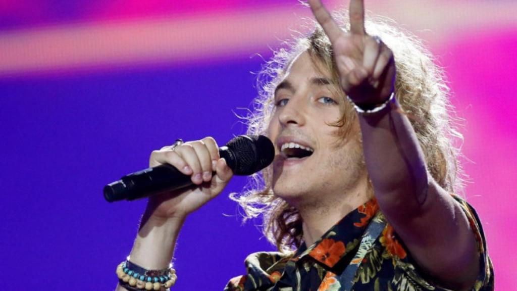 El brillante tuit de Manel Navarro riéndose de su gallo en Eurovisión